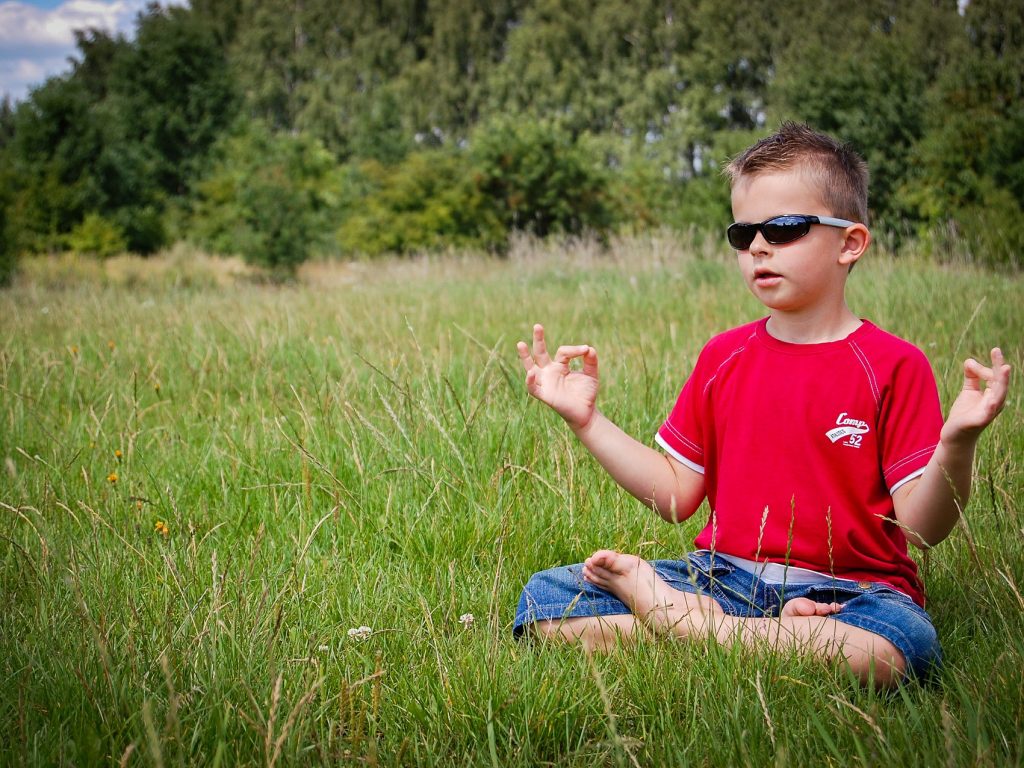 Cum poți preda mindfulness copiilor?